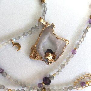 Internal Stress Release – Necklace with agate druse, amethyst and labradorite