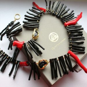 Amulet Wolności – okazały lekki naszyjnik z naturalnym koralem, surowymi turmalinami i onyksami